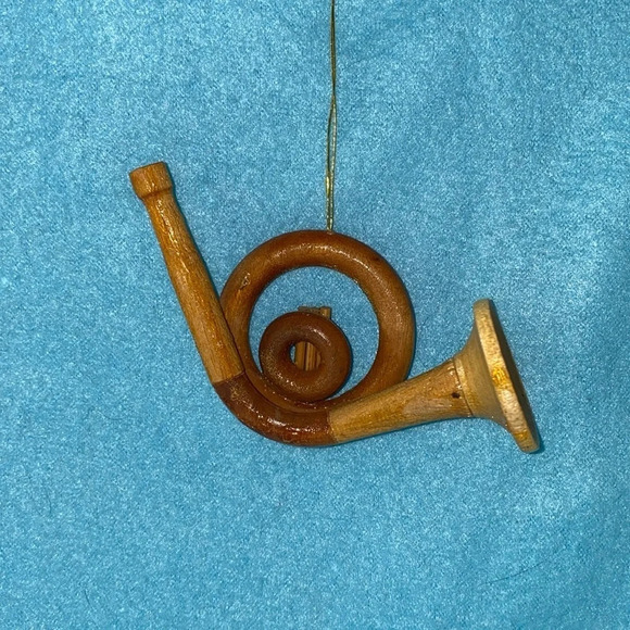VINTAGE FRENCH HORN Ornament crafted from wood - Picture 2 of 6